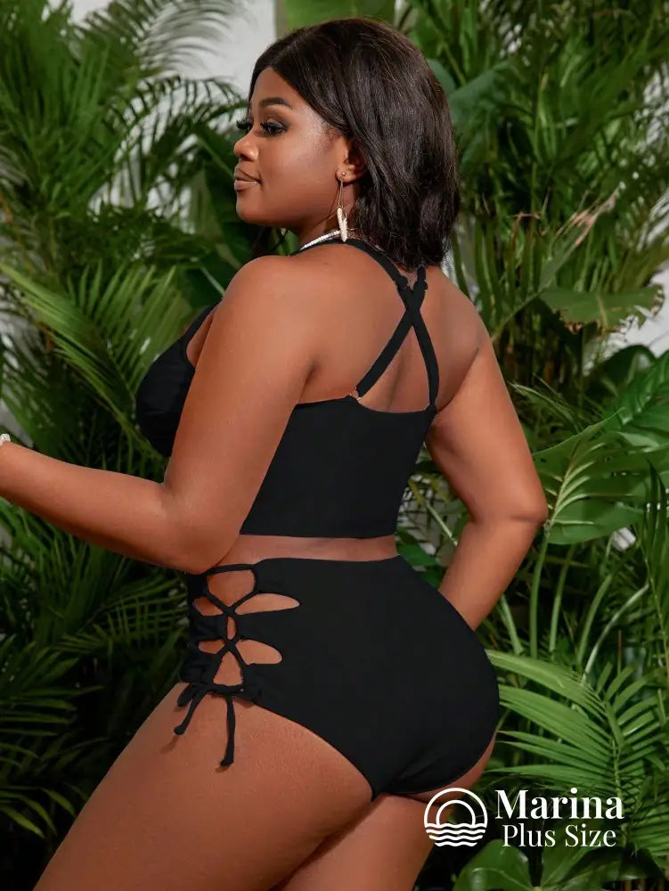 Biquíni Com Recortes E Amarração Frontal Plus Size Biquíni Com Recortes E Amarração Frontal Plus Size