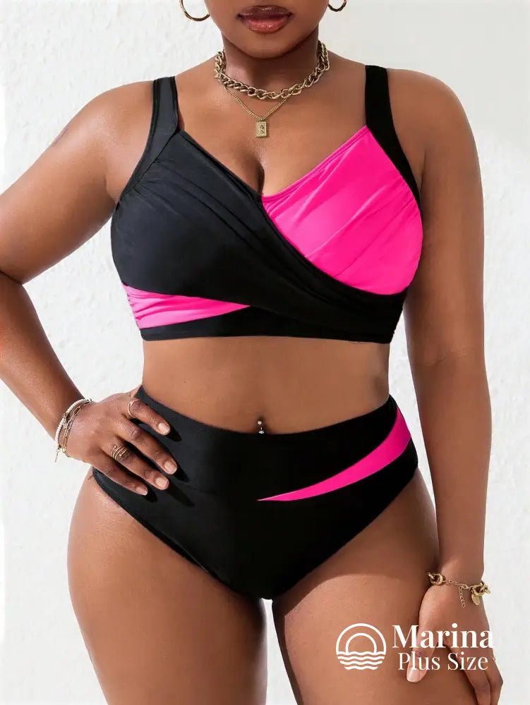 Biquíni Cropped Cintura Alta Recortes Geométricos Plus Size Biquíni Cropped Cintura Alta Recortes Geométricos Plus Size