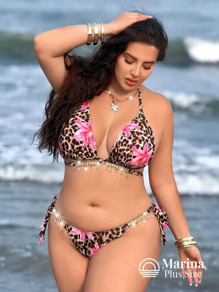 Biquíni Estampa Floral Detalhes Brilhantes Plus Size Biquíni Estampa Floral Detalhes Brilhantes Plus Size
