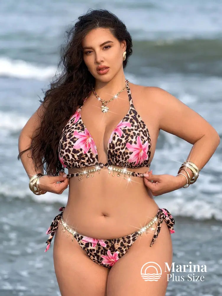Biquíni Estampa Floral Detalhes Brilhantes Plus Size Biquíni Estampa Floral Detalhes Brilhantes Plus Size