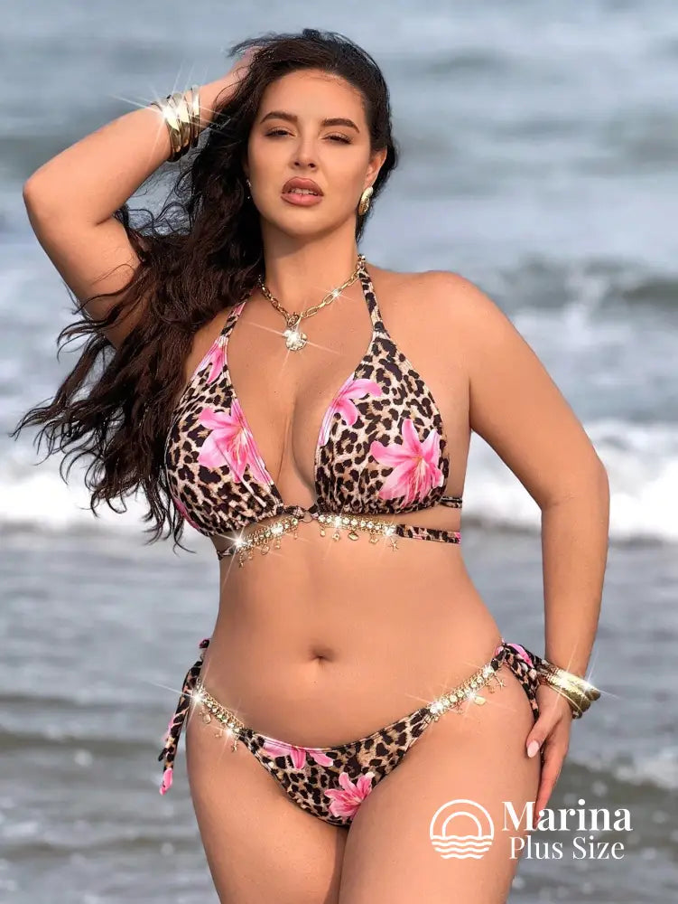 Biquíni Estampa Floral Detalhes Brilhantes Plus Size Biquíni Estampa Floral Detalhes Brilhantes Plus Size