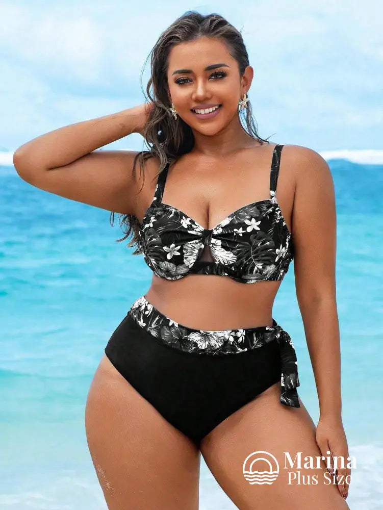 Biquíni Meia Taça Estampa Tropical Cintura Alta Plus Size Preto e Branco / G Biquíni Meia Taça Estampa Tropical Cintura