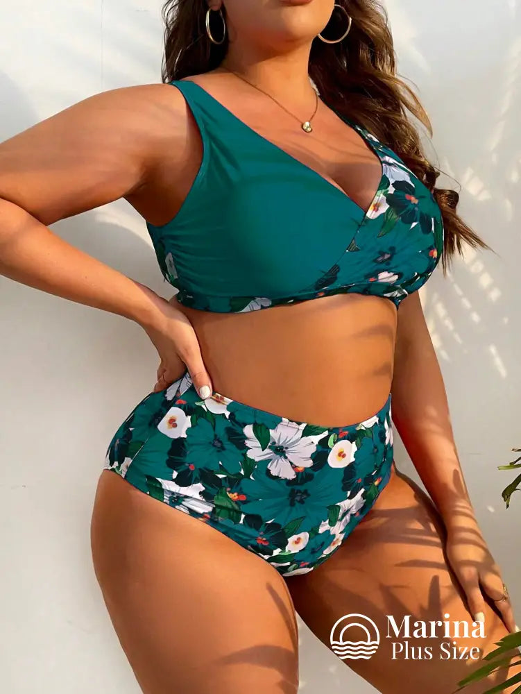 Biquíni Transpassado Estampa Tropical Cintura Alta Plus Size Biquíni Transpassado Estampa Tropical Cintura Alta Plus
