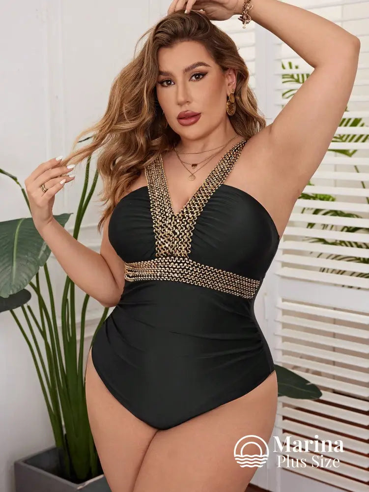 Maiô Preto Decote Trançado Dourado Efeito Modelador Plus Size Maiô Preto Decote Trançado Dourado Efeito Modelador Plus