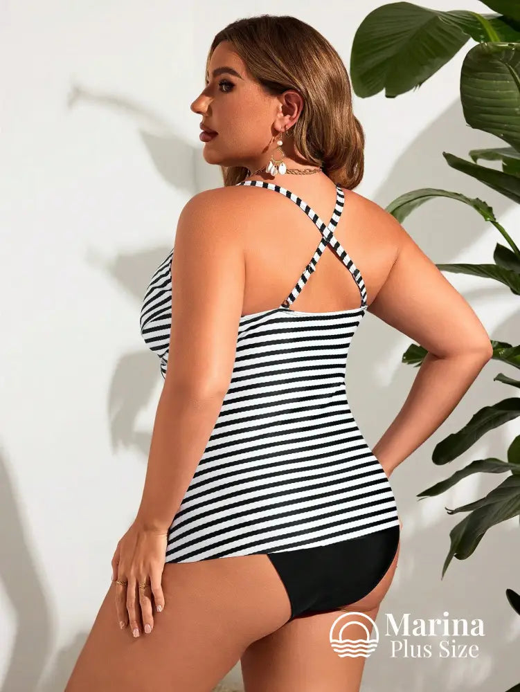 Tankini Listrado Decote Cruzado Moderno Plus Size Tankini Listrado Decote Cruzado Moderno Plus Size