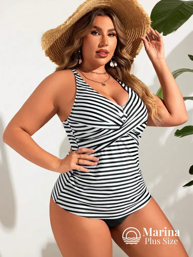 Tankini Listrado Decote Cruzado Moderno Plus Size Tankini Listrado Decote Cruzado Moderno Plus Size