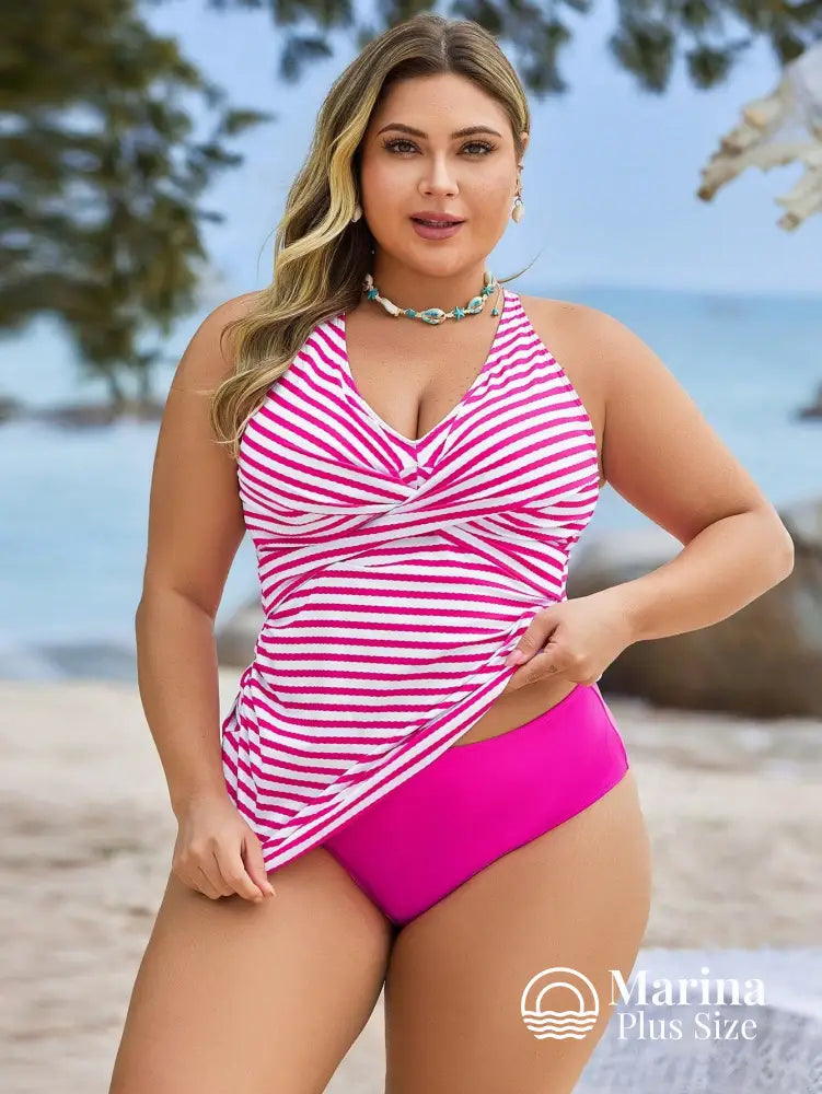 Tankini Listrado Decote Cruzado Moderno Plus Size Tankini Listrado Decote Cruzado Moderno Plus Size