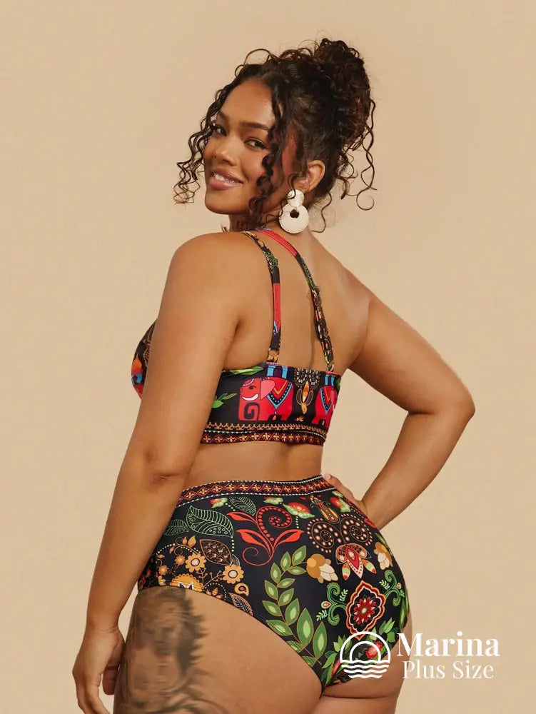 Biquíni Assimétrico Estampa Étnica Floral Plus Size Biquíni Assimétrico Estampa Étnica Floral Plus Size