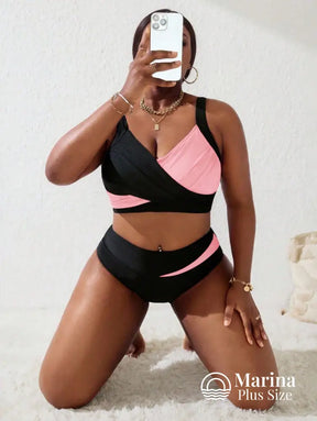 Biquíni Cropped Cintura Alta Recortes Geométricos Plus Size Biquíni Cropped Cintura Alta Recortes Geométricos Plus Size