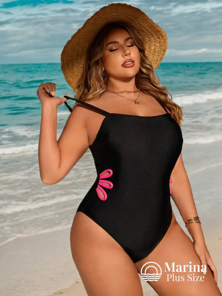 Maiô Clássico Recortes Vazados Laterais Modelagem Plus Size Maiô Clássico Recortes Vazados Laterais Modelagem Plus Size