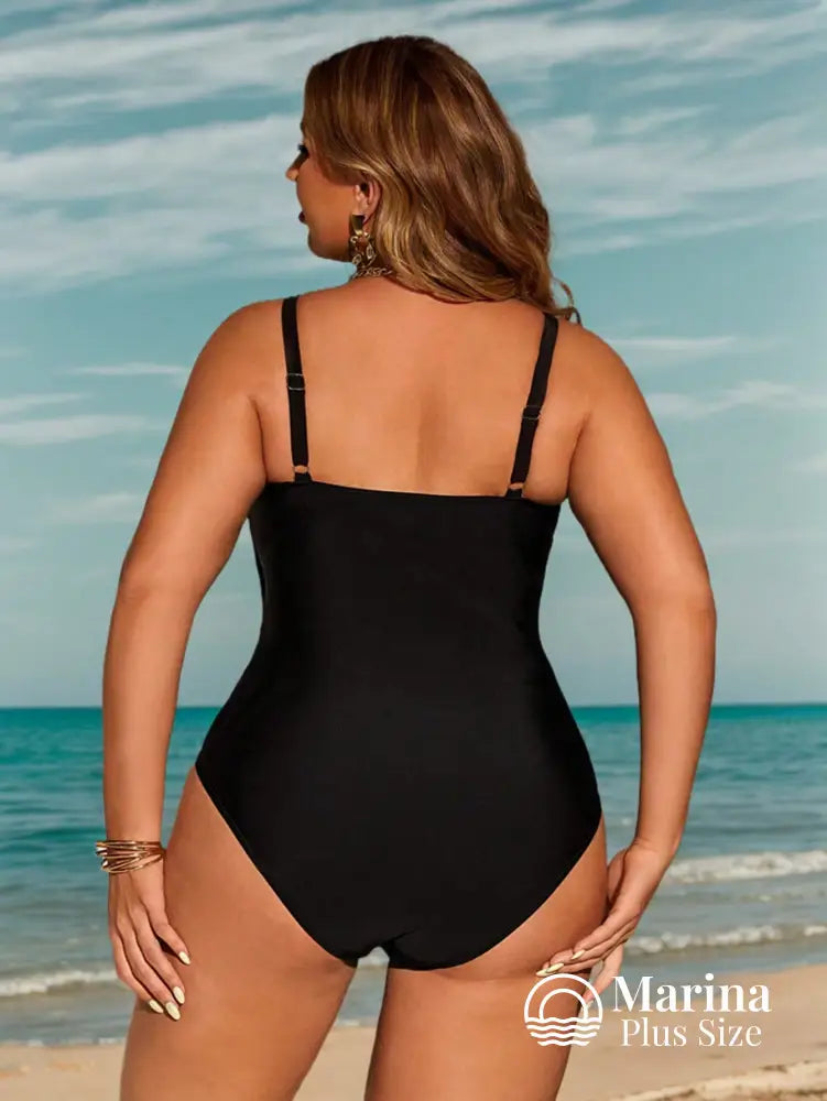 Maiô Clássico Recortes Vazados Laterais Modelagem Plus Size Maiô Clássico Recortes Vazados Laterais Modelagem Plus Size