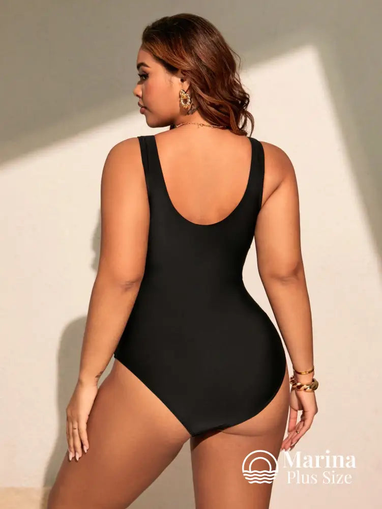 Maiô Decote V Estampa Geométrica Efeito Modelador Plus Size Maiô Decote V Estampa Geométrica Efeito Modelador Plus Size
