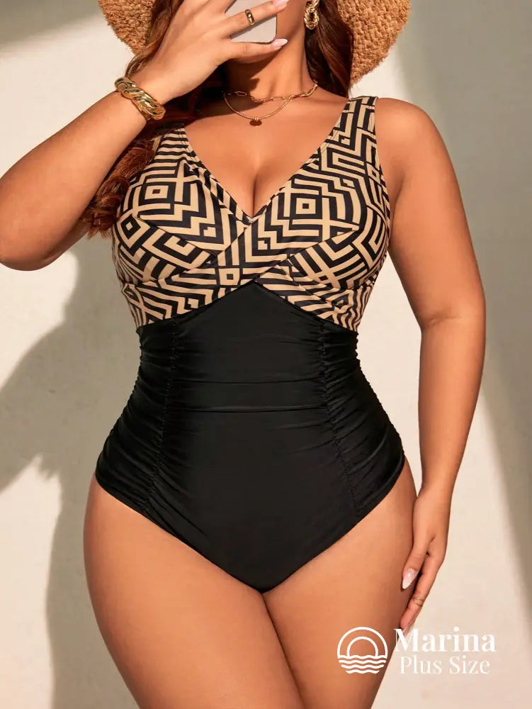 Maiô Decote V Estampa Geométrica Efeito Modelador Plus Size Bege / G Maiô Decote V Estampa Geométrica Efeito Modelador