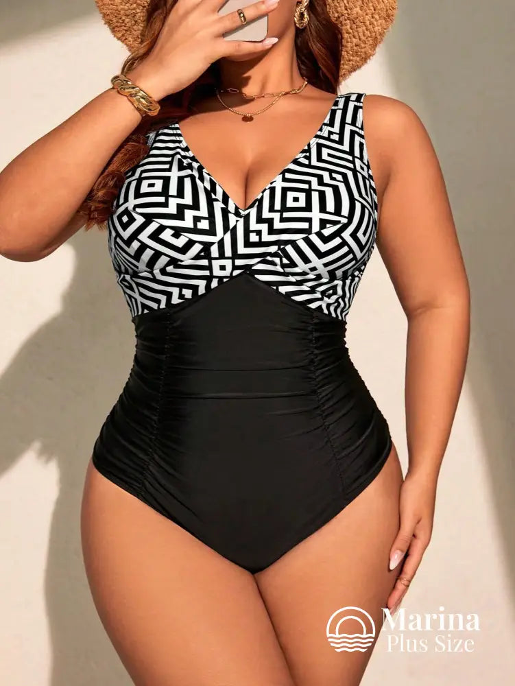 Maiô Decote V Estampa Geométrica Efeito Modelador Plus Size Branco / G Maiô Decote V Estampa Geométrica Efeito