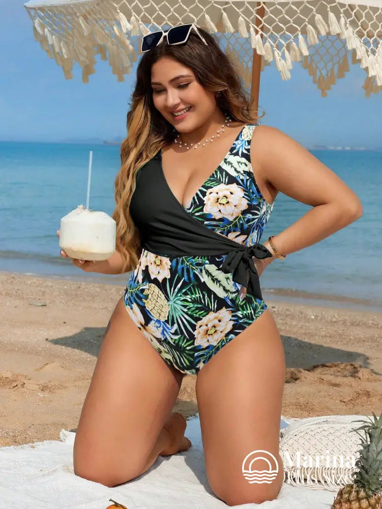 Maiô Floral Transpassado Amarração Lateral Plus Size Preto / G Maiô Floral Transpassado Amarração Lateral Plus Size