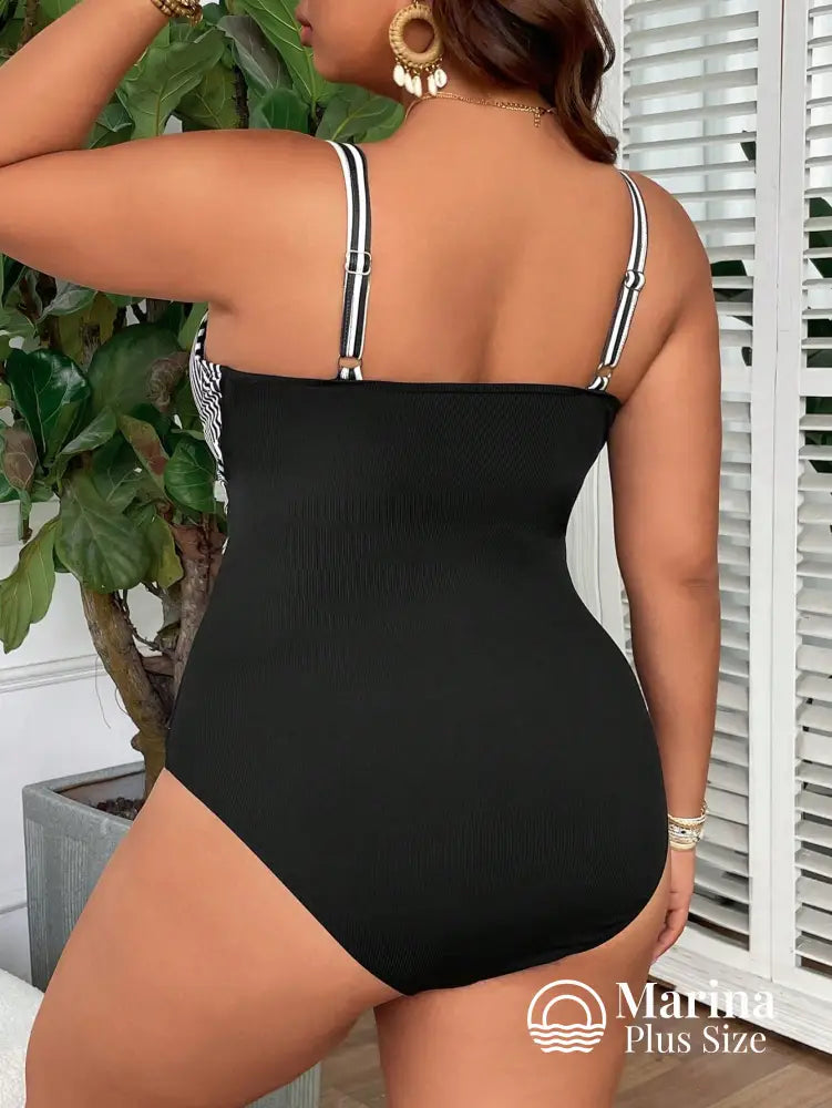 Maiô Listrado Transpassado Bojo Estruturado Plus Size Maiô Listrado Transpassado Bojo Estruturado Plus Size