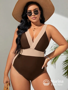 Maiô Transpassado Recortes Contrastantes Efeito Modelador Plus Size Maiô Transpassado Recortes Contrastantes Efeito