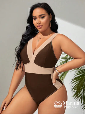 Maiô Transpassado Recortes Contrastantes Efeito Modelador Plus Size Maiô Transpassado Recortes Contrastantes Efeito