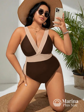 Maiô Transpassado Recortes Contrastantes Efeito Modelador Plus Size Maiô Transpassado Recortes Contrastantes Efeito